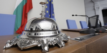 Парламентът прие удължителния закон на бюджета