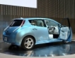 Nissan зарежда Leaf от слънчеви батерии 