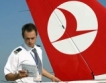 Turkish Airlines: Стюардесите отново с червило