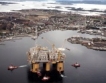 Петролът от офшорна платформа в Арктика тръгна