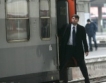 Борисов: Плащаме 10 човека да се возят в един влак