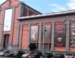 Рушат сградата на театър Ренесанс 